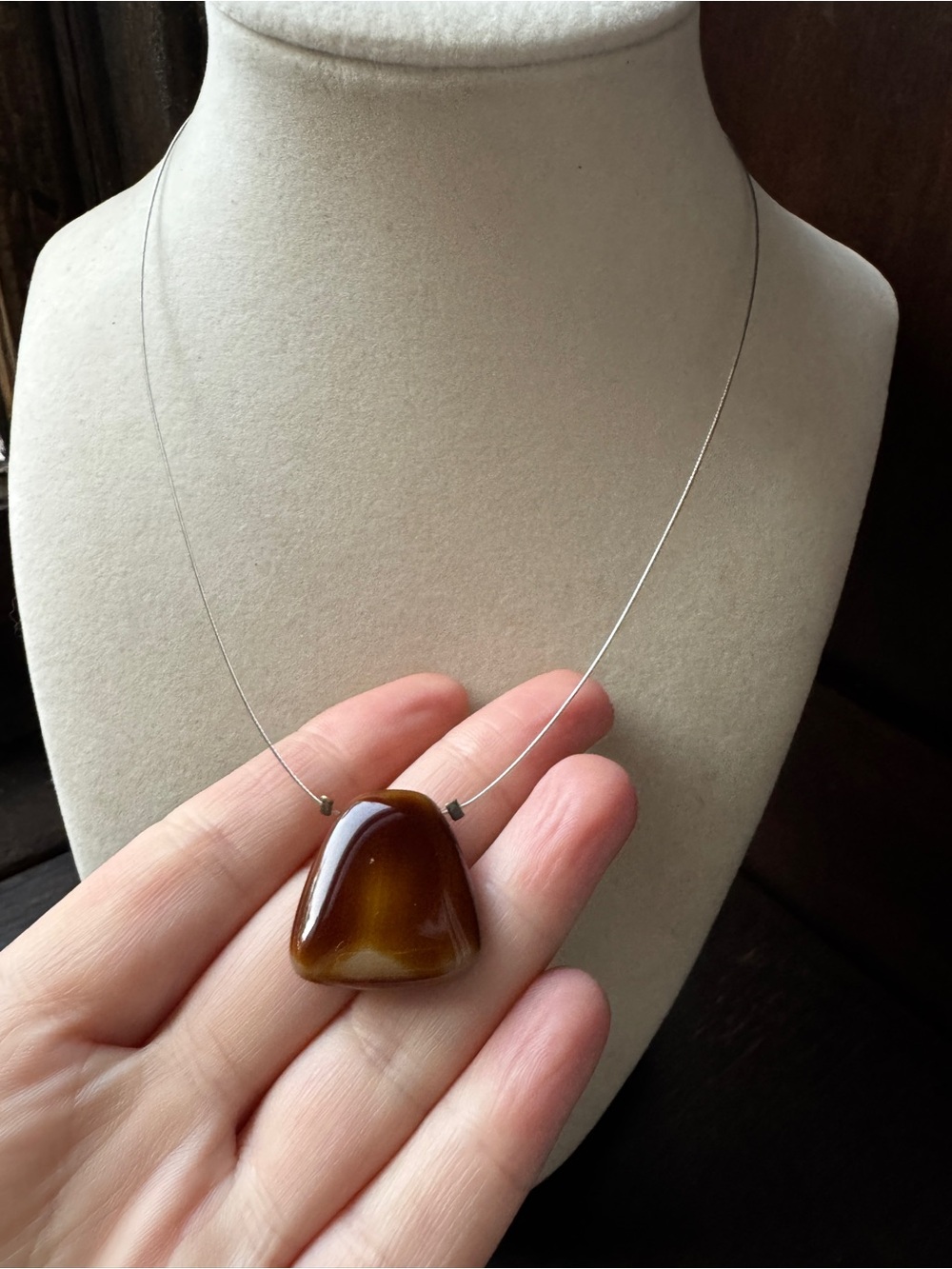 Natural Carnelian Agate Pendant Necklace Minimalist Wire Collar Vintage